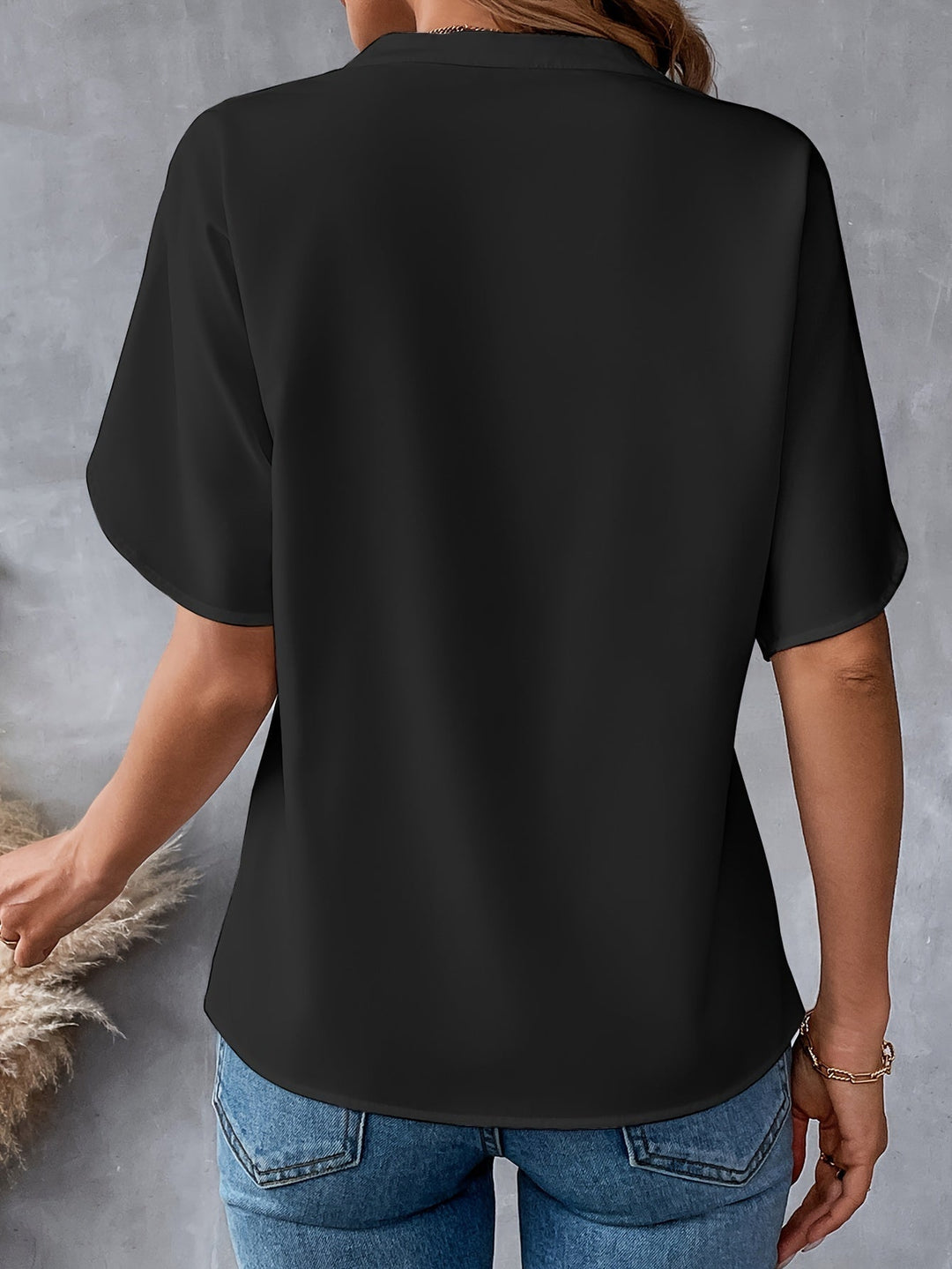 Lexa | Relaxed Fit V-Neck Blouse